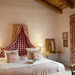 La Casa De Tomillares 5*